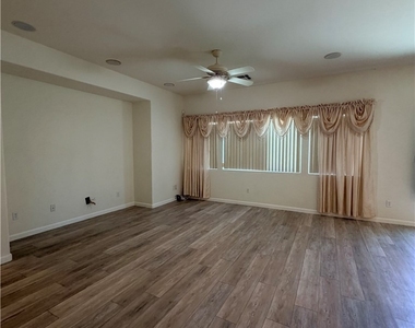 4208 Autumndale Avenue - Photo Thumbnail 12