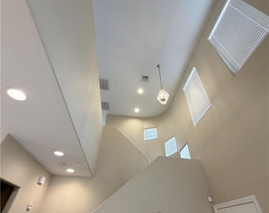 9118 Wine Cellar Avenue - Photo Thumbnail 13
