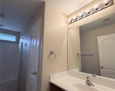 9118 Wine Cellar Avenue - Photo Thumbnail 28