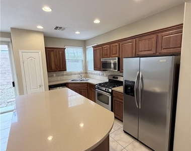 9118 Wine Cellar Avenue - Photo Thumbnail 5