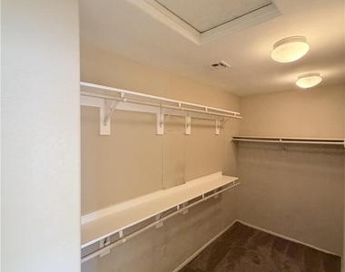 9118 Wine Cellar Avenue - Photo Thumbnail 35