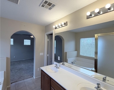 9118 Wine Cellar Avenue - Photo Thumbnail 16