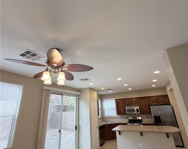 9118 Wine Cellar Avenue - Photo Thumbnail 6