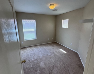 9118 Wine Cellar Avenue - Photo Thumbnail 19