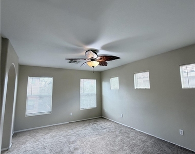 9118 Wine Cellar Avenue - Photo Thumbnail 10