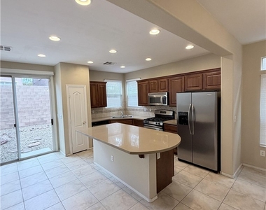 9118 Wine Cellar Avenue - Photo Thumbnail 4