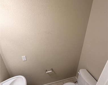 9118 Wine Cellar Avenue - Photo Thumbnail 24