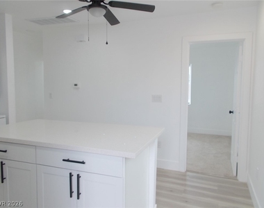 532 N 9th Street - Photo Thumbnail 4