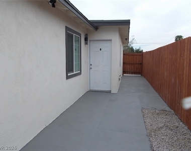 532 N 9th Street - Photo Thumbnail 2