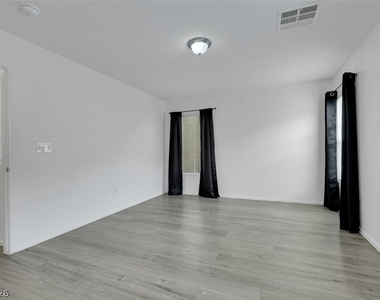 7222 Liberty Pride Street - Photo Thumbnail 21