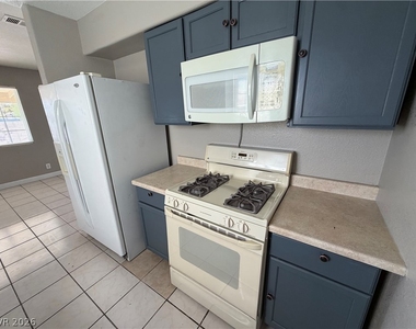 4913 Danbrook Court - Photo Thumbnail 15