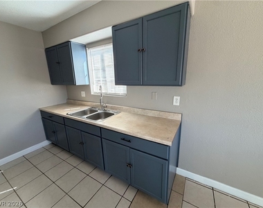 4913 Danbrook Court - Photo Thumbnail 10