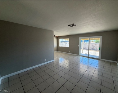4913 Danbrook Court - Photo Thumbnail 2