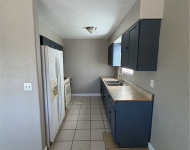 4913 Danbrook Court - Photo Thumbnail 9