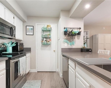 555 E Silverado Ranch Boulevard - Photo Thumbnail 23