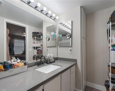 555 E Silverado Ranch Boulevard - Photo Thumbnail 12