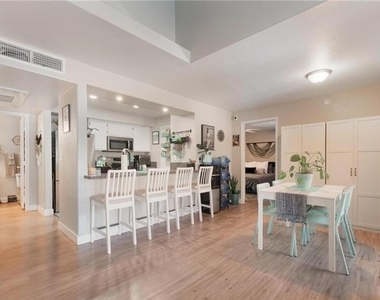 555 E Silverado Ranch Boulevard - Photo Thumbnail 6