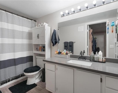 555 E Silverado Ranch Boulevard - Photo Thumbnail 11