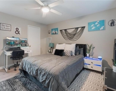 555 E Silverado Ranch Boulevard - Photo Thumbnail 8