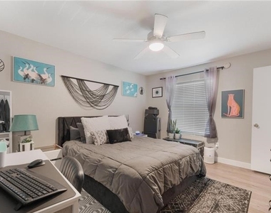 555 E Silverado Ranch Boulevard - Photo Thumbnail 10