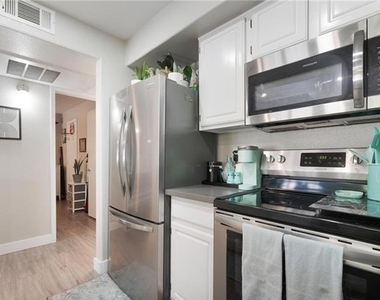 555 E Silverado Ranch Boulevard - Photo Thumbnail 25