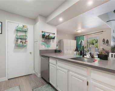 555 E Silverado Ranch Boulevard - Photo Thumbnail 24