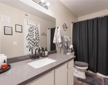 555 E Silverado Ranch Boulevard - Photo Thumbnail 16