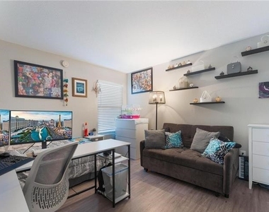 555 E Silverado Ranch Boulevard - Photo Thumbnail 13