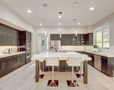 9593 Verneda Court - Photo Thumbnail 5