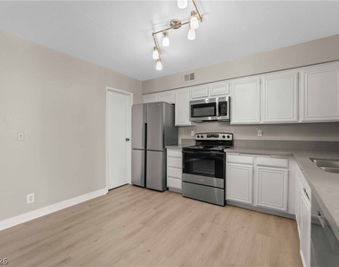 4630 Bountiful Way - Photo Thumbnail 8