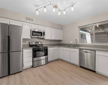 4630 Bountiful Way - Photo Thumbnail 7