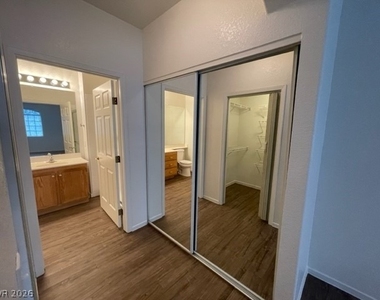 1830 N Buffalo Drive - Photo Thumbnail 10