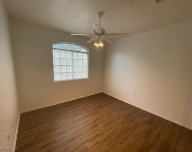 1830 N Buffalo Drive - Photo Thumbnail 8