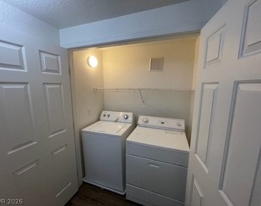 1830 N Buffalo Drive - Photo Thumbnail 7
