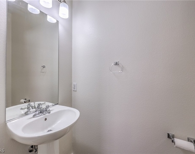 10008 Dusty Winds Avenue - Photo Thumbnail 11