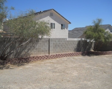 8212 Bluff Creek Avenue - Photo Thumbnail 4