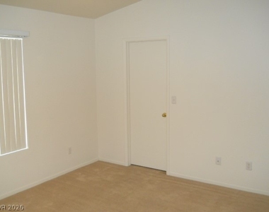 8212 Bluff Creek Avenue - Photo Thumbnail 7