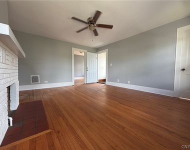 142-44 Lynwood Avenue - Photo Thumbnail 5