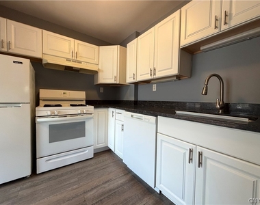 142-44 Lynwood Avenue - Photo Thumbnail 2