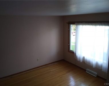 312 Cayuga Street - Photo Thumbnail 2