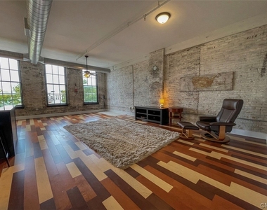 10 Genesee Street - Photo Thumbnail 16