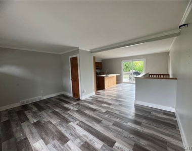 7878 Sagamore Drive N - Photo Thumbnail 8