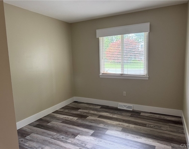 7878 Sagamore Drive N - Photo Thumbnail 21