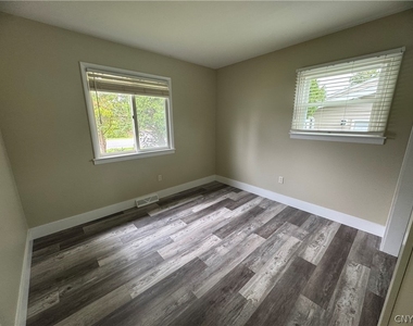 7878 Sagamore Drive N - Photo Thumbnail 29