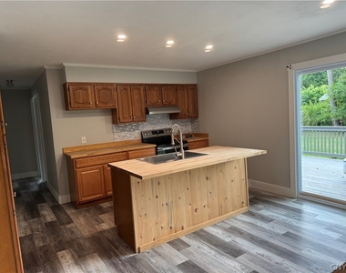 7878 Sagamore Drive N - Photo Thumbnail 13