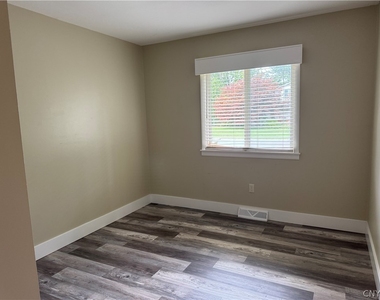 7878 Sagamore Drive N - Photo Thumbnail 20