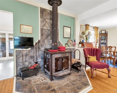 5166 William Street - Photo Thumbnail 19