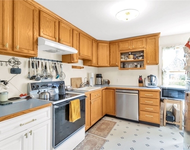 5166 William Street - Photo Thumbnail 24