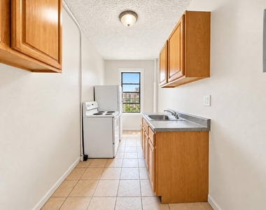 882 Bryant Ave - Photo Thumbnail 7