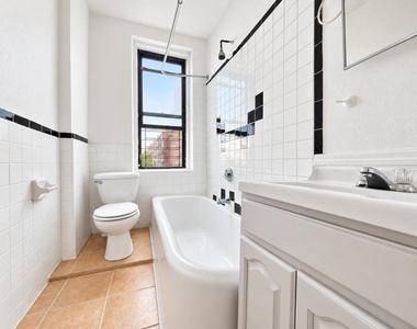 882 Bryant Ave - Photo Thumbnail 6